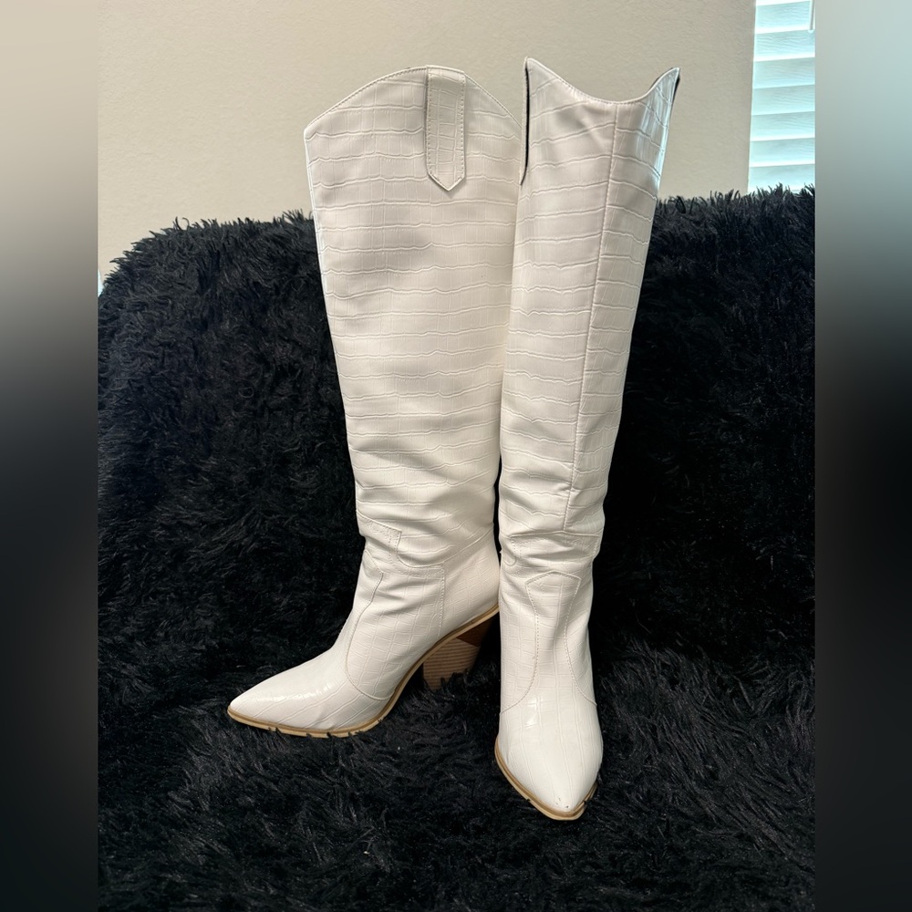 Chic White Croc-Embossed Heeled Boots